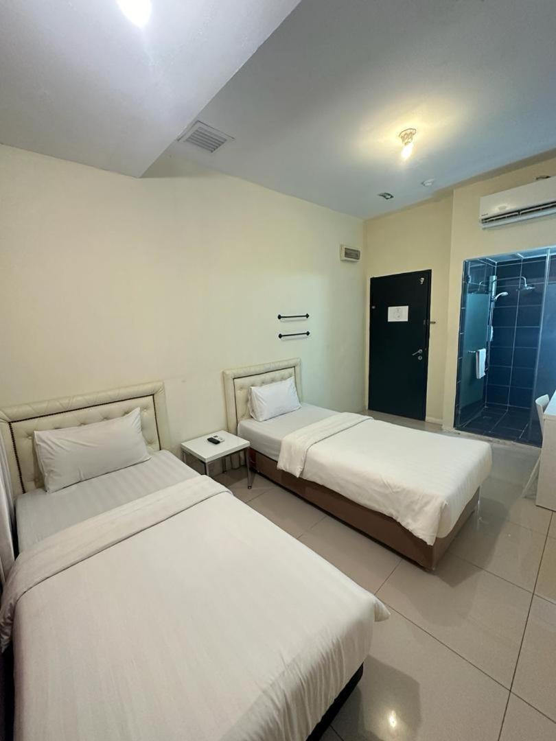 Kingsman Boutique Hotel Кота-Кинабалу Экстерьер фото