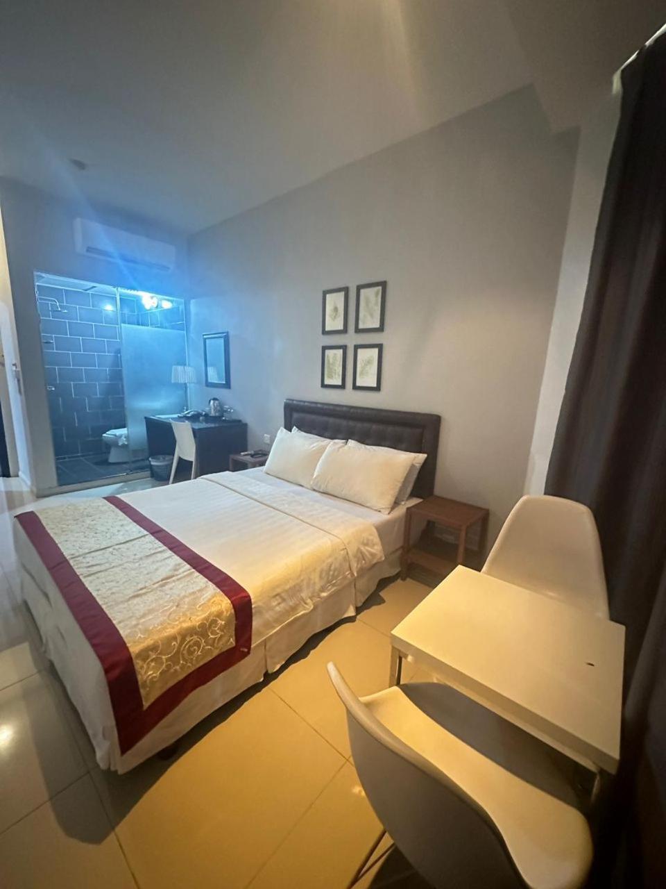 Kingsman Boutique Hotel Кота-Кинабалу Экстерьер фото